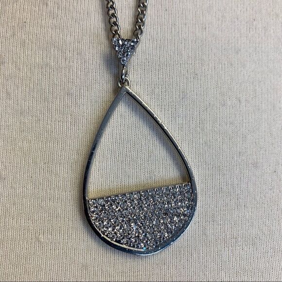 🛍3/$20 JESSICA Simpson Silver rhinestone costume necklace - Picture 2 of 5